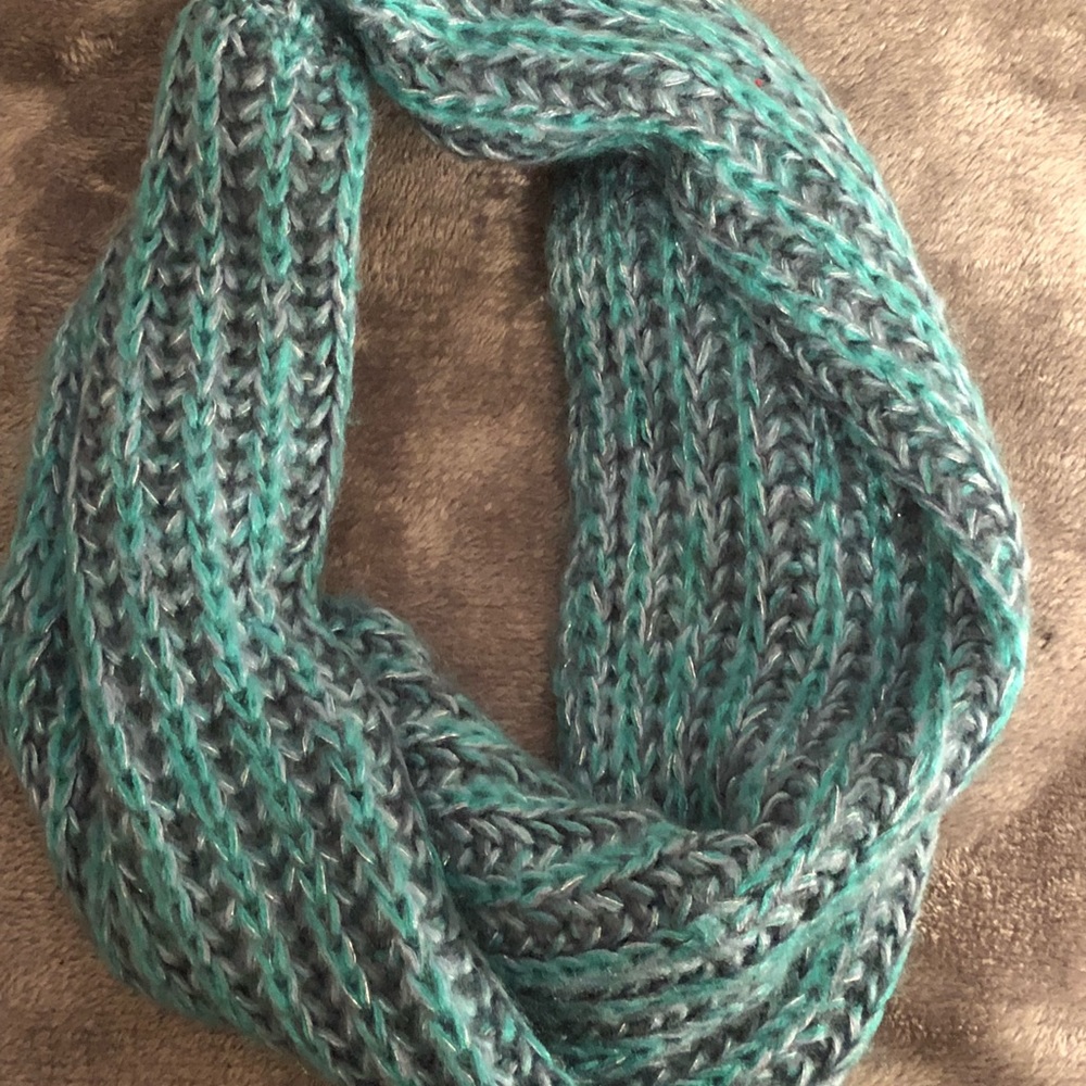 Women’s scarf